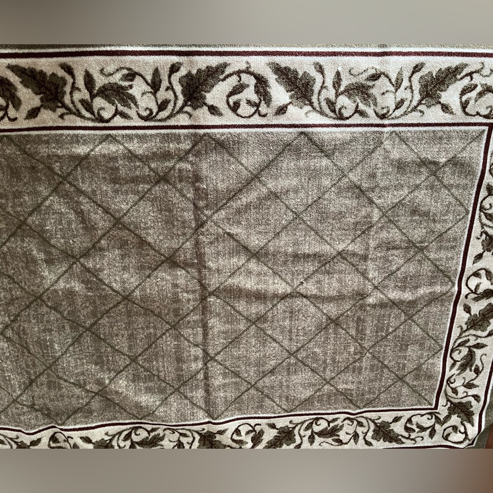 Patterned Rug - Picture 5 of 7